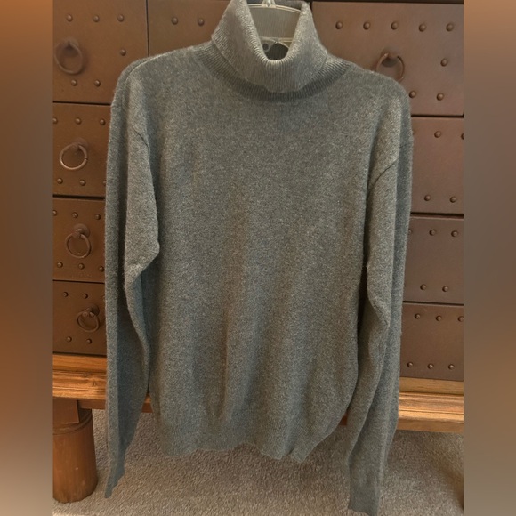 100% Two Ply Cashmere Turtleneck Valerie Stevens Sweater - Picture 2 of 10